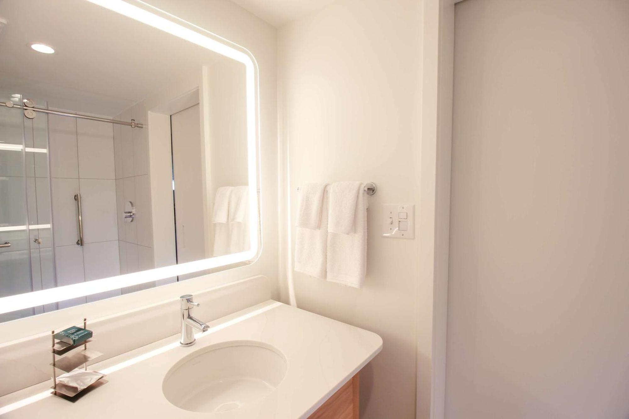 Doubletree By Hilton Clarksville Riverview Buitenkant foto